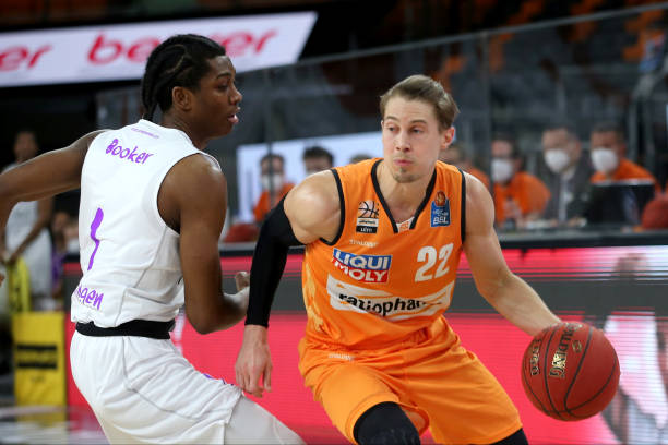 无论是凭借 无论是凭借