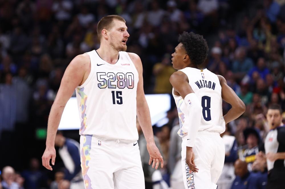 球迷们不仅 球迷们不仅