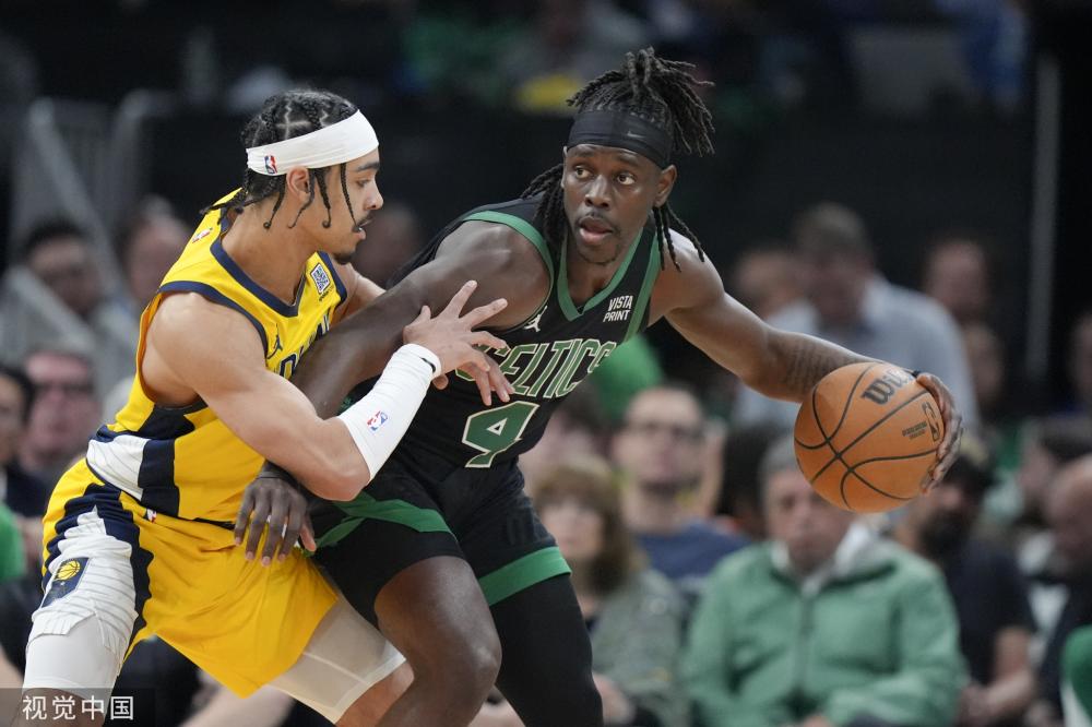 库里谈防守布克：身高上确实会吃亏，我的目标是不被他一步过（库里谈防守布克：身高不占优势，只求不让他第一步过人）